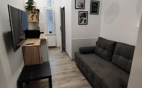Little room 7 - pokój z prywatną łazienką i aneksem